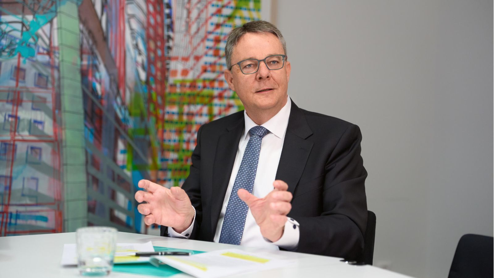 “UZH is strengthening its ability to act autonomously and independently on an international level,” says Michael Schaepman.